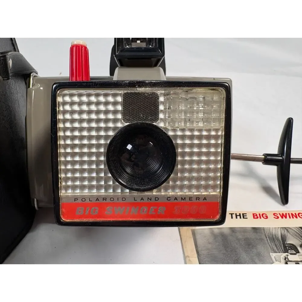 Vintage Polaroid THE SWINGER Model 20 Land Camera w/ Carry Case & Bulbs UNTESTED